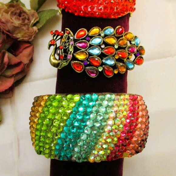 VINTAGE Rhinestone Cuff Bracelet Lot: Lucite, Peacock, Lips - STATEMENT Jewelry - Picture 12 of 14